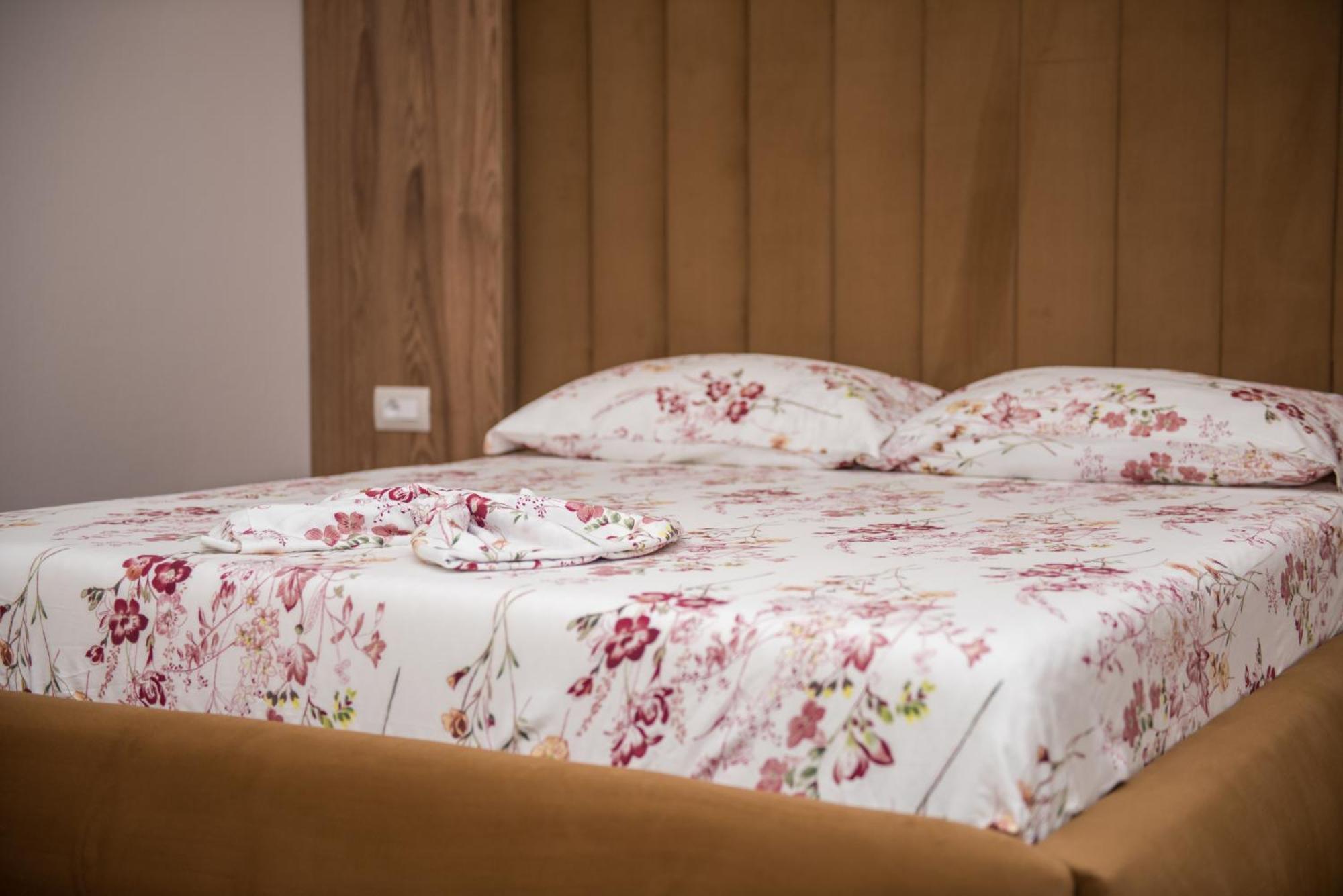 New Donantelo Hotel Vlore Ngoại thất bức ảnh